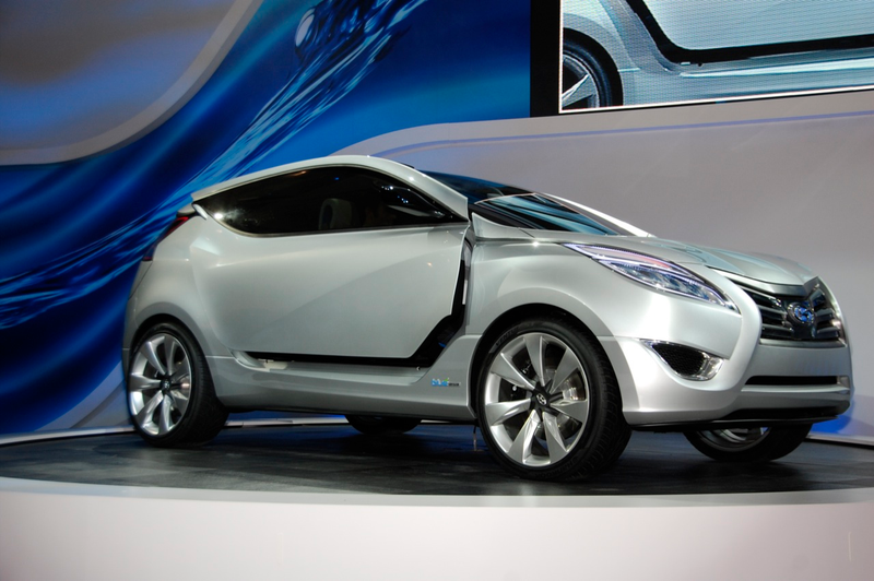 Illustration for article titled Hyundai Nuvis Concept: Hybrid Blue Drive Gives It Wings
